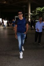 Sonu Sood Spotted At Airport on 8th July 2017 (6)_5960d33c1fa86.JPG