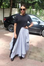 Neha Dhupia Spotted before The Recording Of their Episode NoFilterNeha Season 2 on 10th July 2017 (68)_596388cfdf734.JPG