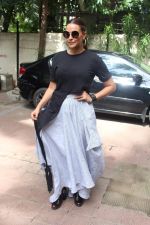 Neha Dhupia Spotted before The Recording Of their Episode NoFilterNeha Season 2 on 10th July 2017 (69)_596388d19f877.JPG