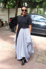 Neha Dhupia Spotted before The Recording Of their Episode NoFilterNeha Season 2 on 10th July 2017 (73)_596388d9eebdf.JPG