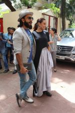 Ranveer Singh, Neha Dhupia Spotted before The Recording Of their Episode NoFilterNeha Season 2 on 10th July 2017(57)_596389646b66e.JPG
