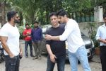 Suniel Shetty with son Ahan was spotted at Sajid Nadiadwala_s residence on 10th July 2017 (4)_59633f04eaf05.jpg