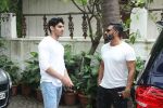Suniel Shetty with son Ahan was spotted at Sajid Nadiadwala_s residence on 10th July 2017 (6)_59633f0e82057.jpg
