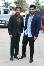  Anil Kapoor, Arjun Kapoor on the Sets of Sa Re Ga Ma Pa Li_l Champs to Promote Film Mubarakan on 11th July 2017 (38)_5965ca9678e07.JPG