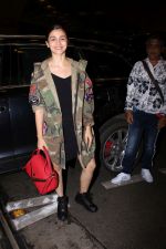 Alia Bhatt snapped in Mumbai airport leaving For IIFA which will held in New York on 11th July 2017 (78)_5965e6da8c36d.JPG