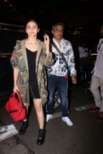 Alia Bhatt snapped in Mumbai airport leaving For IIFA which will held in New York on 11th July 2017 (81)_5965e6e558c60.JPG