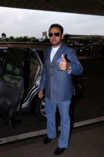 Gulshan Grover Spotted At Airport on 11th July 2017 (2)_5965b1f0a498e.JPG