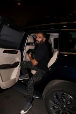 Suniel Shetty snapped in Mumbai airport leaving For IIFA which will held in New York on 11th July 2017 (56)_5965e731169a3.JPG