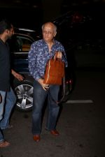 Mukesh Bhatt Spotted At Airport on 13th July 2017 (23)_59677da918a32.JPG
