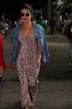 Priyanka Chopra Spotted At Airport on 13th July 2017 (6)_59677dcf489ba.JPG
