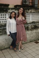 Kareena Kapoor Spotted With Her Nutritionist Rujuta Diwekar on 15th July 2017 (18)_5969bc6b7aad8.jpg