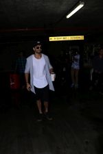 Himansh Kohli Spotted At Airport Returns From IIFA on 18th July 2017 (10)_596db2ee7730d.JPG