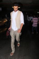 Kunal Kapoor Spotted At Airport Returns From IIFA on 17th July 2017 (23)_596d7a07cdb80.JPG