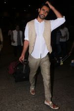 Kunal Kapoor Spotted At Airport Returns From IIFA on 17th July 2017 (26)_596d7a0db6918.JPG