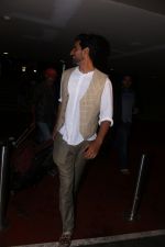 Kunal Kapoor Spotted At Airport Returns From IIFA on 17th July 2017 (27)_596d7a0f5bf89.JPG