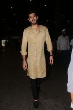 Mohit Marwah Spotted At Airport Returns From IIFA on 17th July 2017 (24)_596d7a30e94f4.JPG