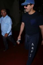 Saif Ali Khan Spotted At Airport Returns From IIFA on 17th July 2017 (10)_596db33f03054.JPG