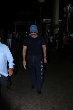 Saif Ali Khan Spotted At Airport Returns From IIFA on 17th July 2017 (4)_596db339be5d6.JPG