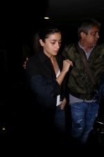 Alia Bhatt Spotted At Airport on 18th July 2017 (30)_596ed74a307b5.JPG