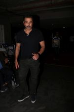 Bobby Deol Spotted At Airport on 18th July 2017 (6)_596ed799f0d28.JPG