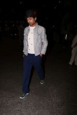Irrfan Khan Spotted At Airport on 18th July 2017 (1)_596ed7ab84bd9.JPG