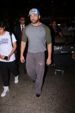 Sohail Khan Spotted At Airport on 17th July 2017 (21)_596ed8027e0fc.JPG
