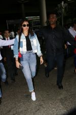 Anushka Sharma at the airport on 20th July 2017 (7)_5970e157df820.JPG