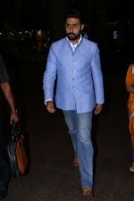 Abhishek Bachchan Spotted At Airport on 21st July 2017 (2)_5972fb9c8ca9e.JPG