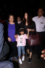 Aishwarya Rai with daughter Aaradhya Bachchan spotted at the airport on 22nd July 2017 (8)_59731c54379c0.JPG