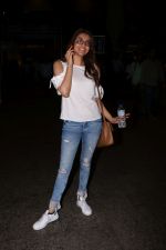 Kajal Aggarwal Spotted At Airport on 22nd July 2017 (4)_59730cfc53d15.JPG