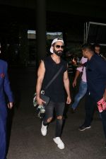 Shahid Kapoor Spotted At Airport on 21st July 2017 (3)_5972fbc732dc9.JPG