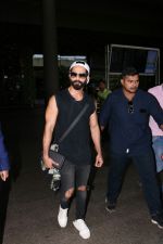Shahid Kapoor Spotted At Airport on 21st July 2017 (4)_5972fbc7e460e.JPG