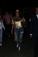 Sania Mirza Spotted At Airport on 26th July 2017 (6)_59789fa178086.JPG
