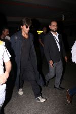 Shah Rukh Khan Spotted At Airport on 26th July 2017 (1)_59784aabd7564.JPG