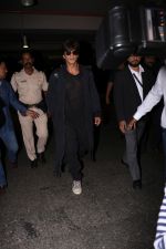 Shah Rukh Khan Spotted At Airport on 26th July 2017 (20)_59784aa90594f.JPG
