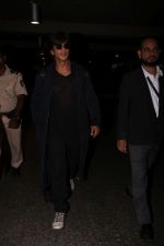 Shah Rukh Khan Spotted At Airport on 26th July 2017 (6)_59784a90291c7.JPG