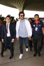 Anil Kapoor with Mubarakan team spotted at airport on 29th July 2017 (27)_597d591085e56.JPG