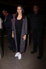 Anushka Sharma Spotted At Airport on 29th July 2017 (13)_597d59987fbce.JPG