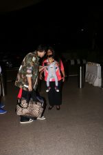 Arpita Khan With Her Husband Ayush Sharma and Son At International Airport on 30th July 2017 (21)_597d6611a7bc9.JPG