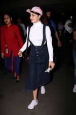 Jacqueline Fernandez spotted at airport on 29th July 2017 (1)_597d5a1b67323.JPG