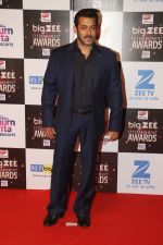 Salman KHan At Red Carpet Of Big Zee Entertainment Awards 2017 on 29th July 2017 (7)_597d928eeb52c.JPG