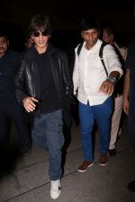 Shah Rukh Khan spotted at airport on 29th July 2017 (10)_597d5adff0629.JPG