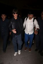 Shah Rukh Khan spotted at airport on 29th July 2017 (14)_597d5ae4ea586.JPG