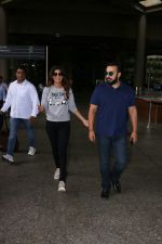 Shilpa Shetty, Raj Kundra spotted at airport on 29th July 2017 (11)_597d5af5038f3.JPG