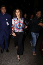 Taapsee Pannu spotted at airport on 29th July 2017 (14)_597d5b4fef4f0.JPG