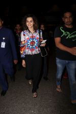 Taapsee Pannu spotted at airport on 29th July 2017 (6)_597d5b44ed461.JPG
