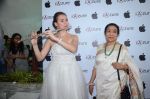 Asha Bhosle at the Launch OF Zanai Bhosle_s iAzre, Apple Store on 30th July 2017 (320)_597ea9426fcec.JPG