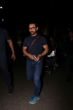 Aamir Khan Spotted At Airport on 2nd Aug 2017 (25)_59817bb484c2a.JPG