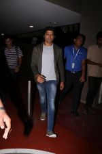 Farhan Akhtar Spotted At Airport on 2nd Aug 2017 (11)_59817bd0c74e0.JPG