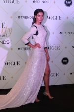 Pooja Hegde at The Red Carpet Of Vogue Beauty Awards 2017 on 2nd Aug 2017 (94)_5982a73f5046f.JPG